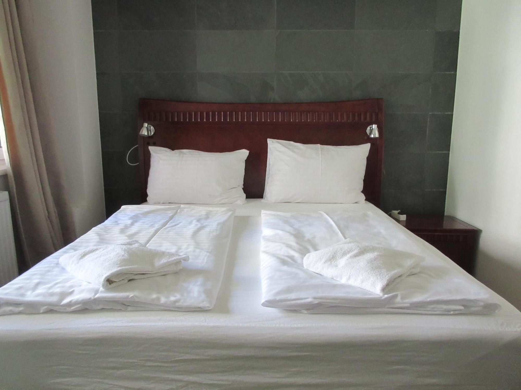 Hotel Attaché 3*