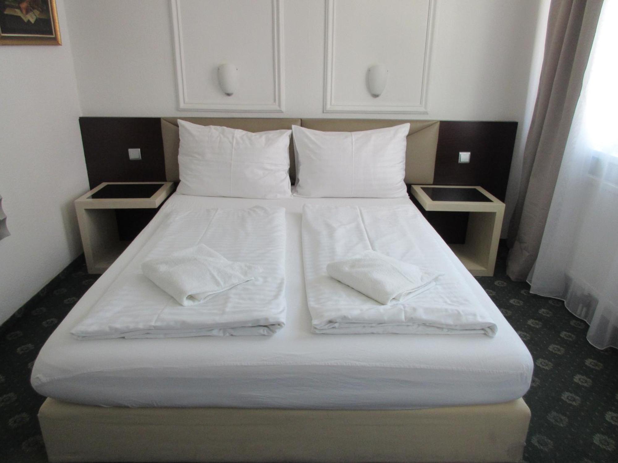 Hotel Attaché