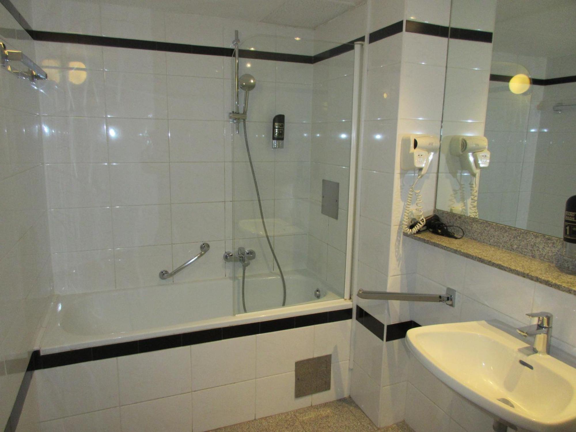 Attaché Hotel 3*