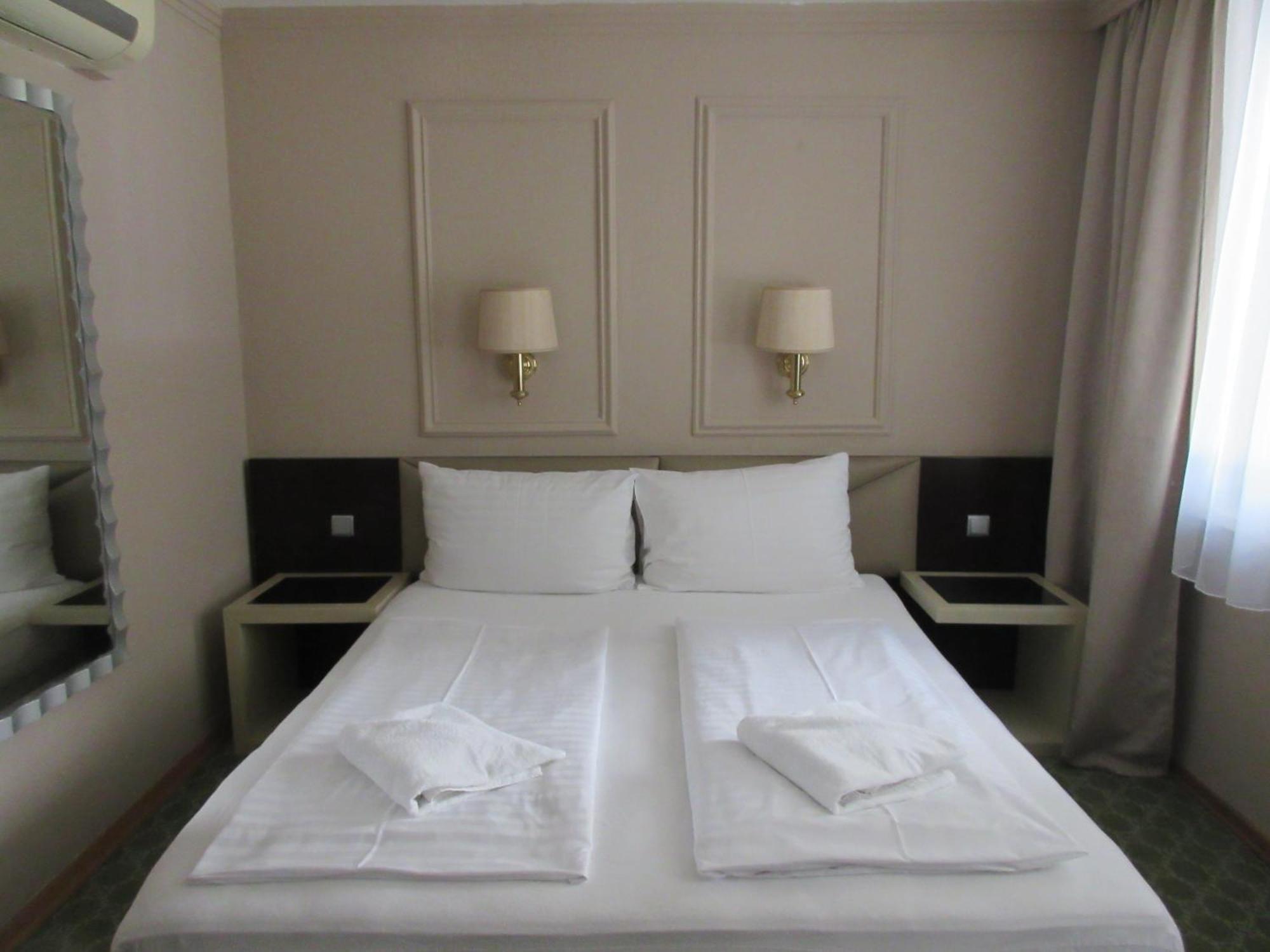Attaché 3*