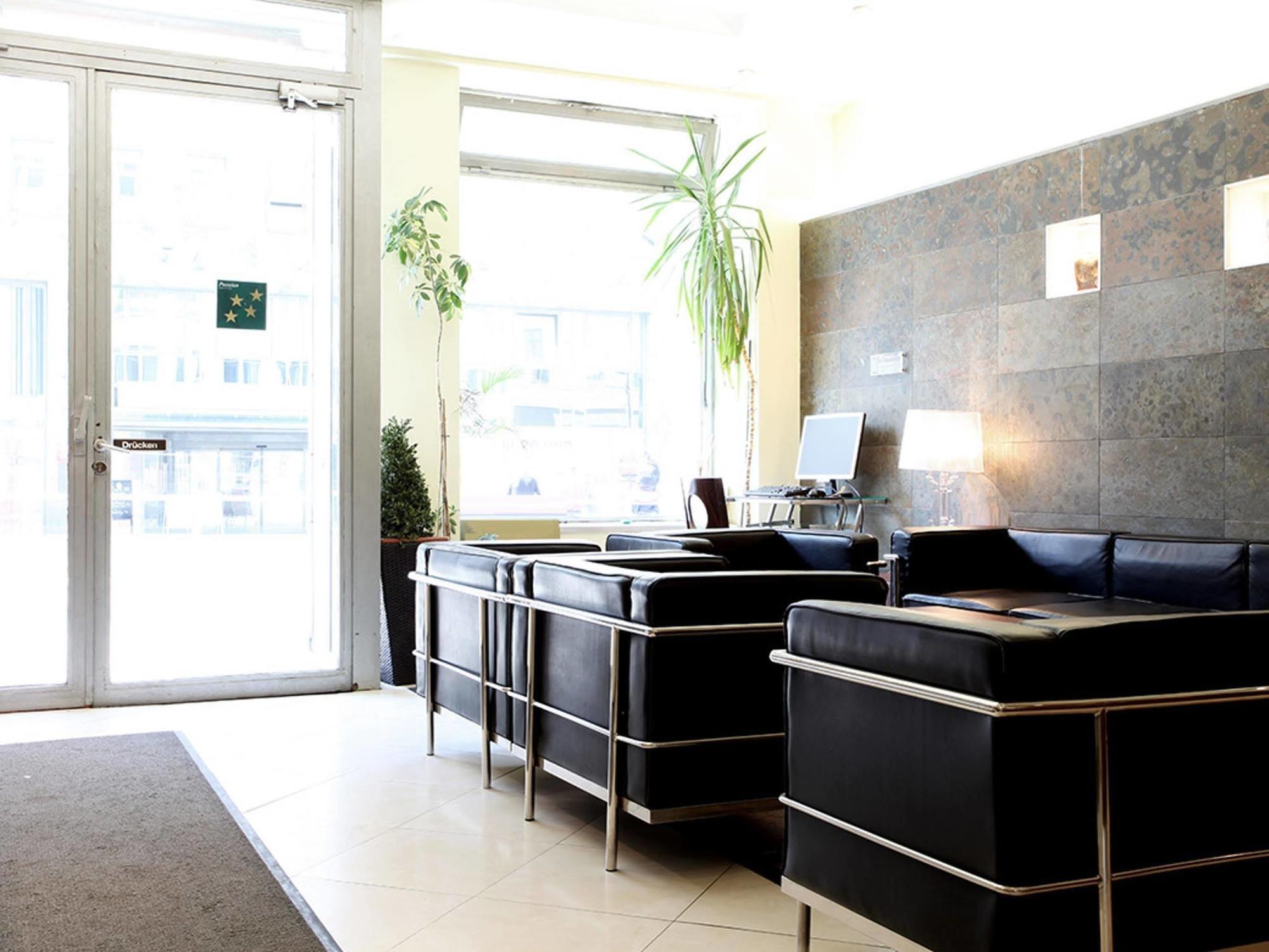 Attache L Contactless Check-in 3* Wiedeń